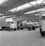 837036 Interieur van de loods van Van Gend & Loos aan de Cruquiuskade te Amsterdam.